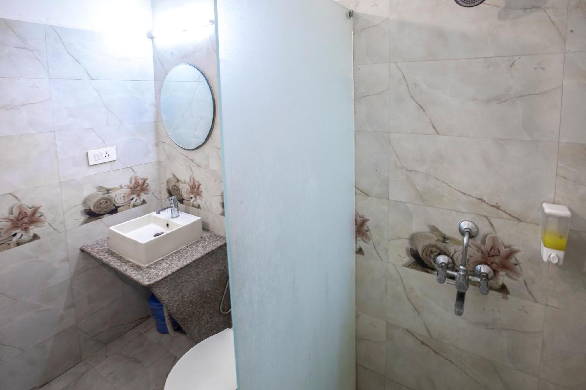 Hotel Bhakti Dhama Vrindāvan Екстериор снимка