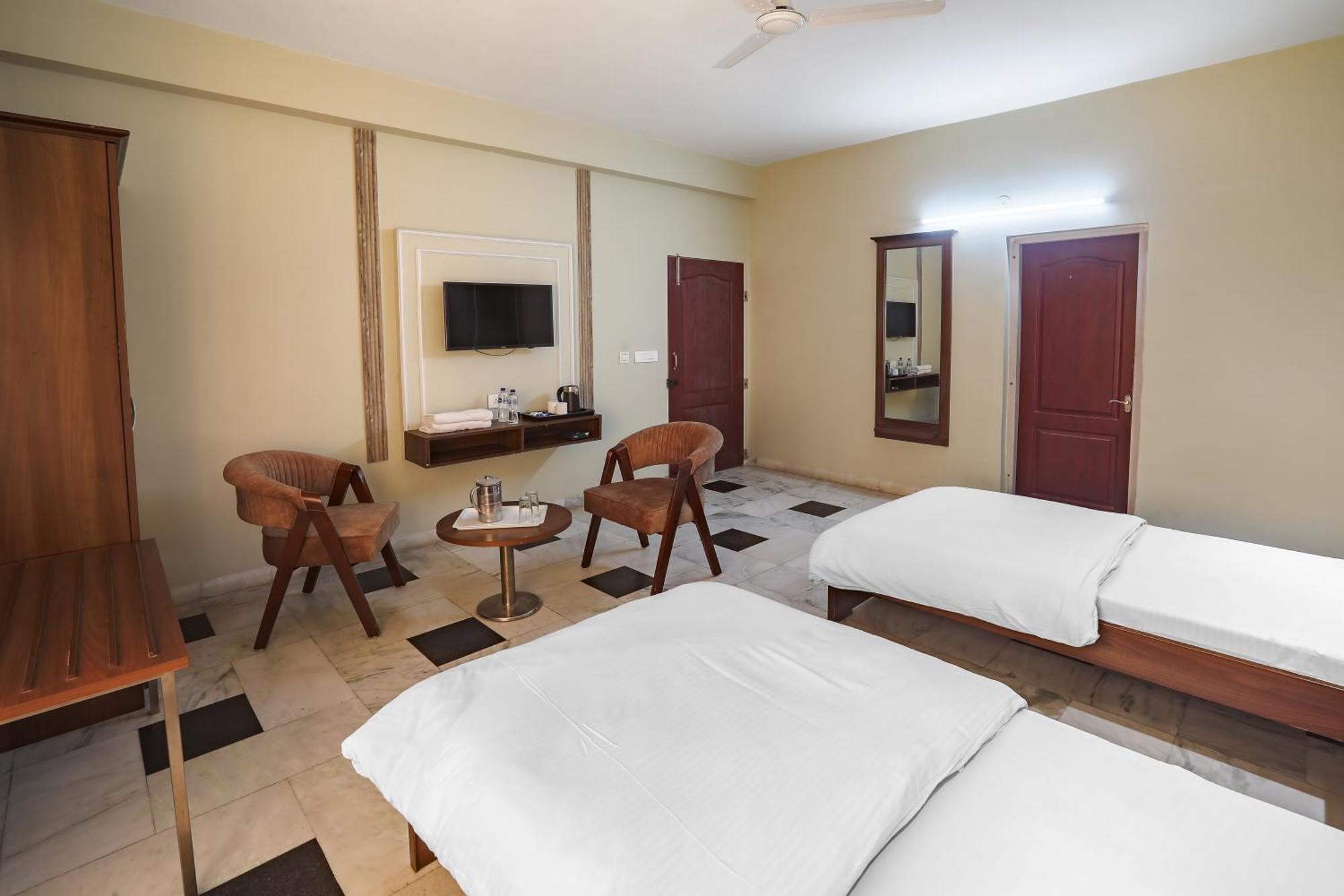 Hotel Bhakti Dhama Vrindāvan Екстериор снимка