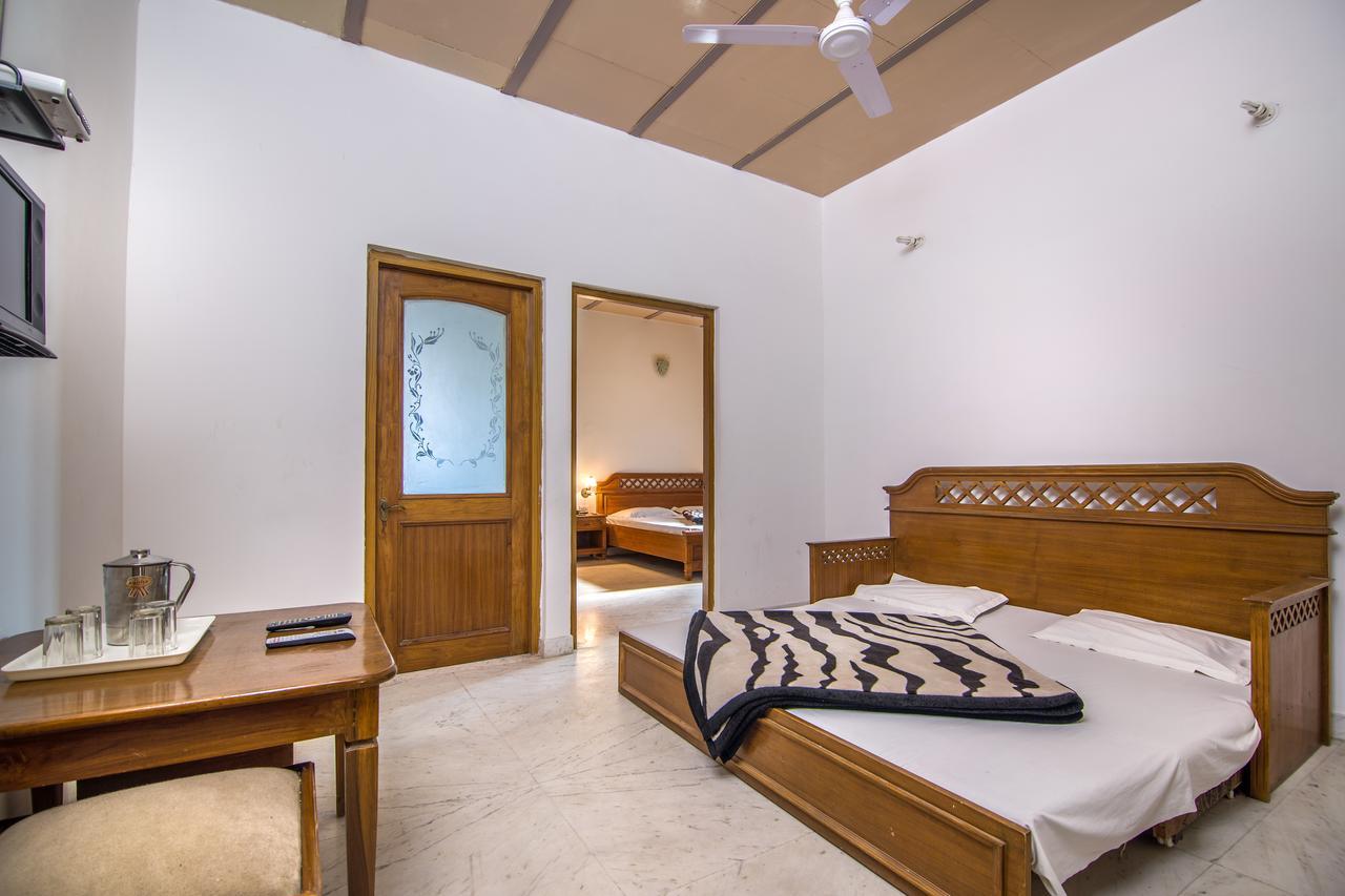 Hotel Bhakti Dhama Vrindāvan Екстериор снимка