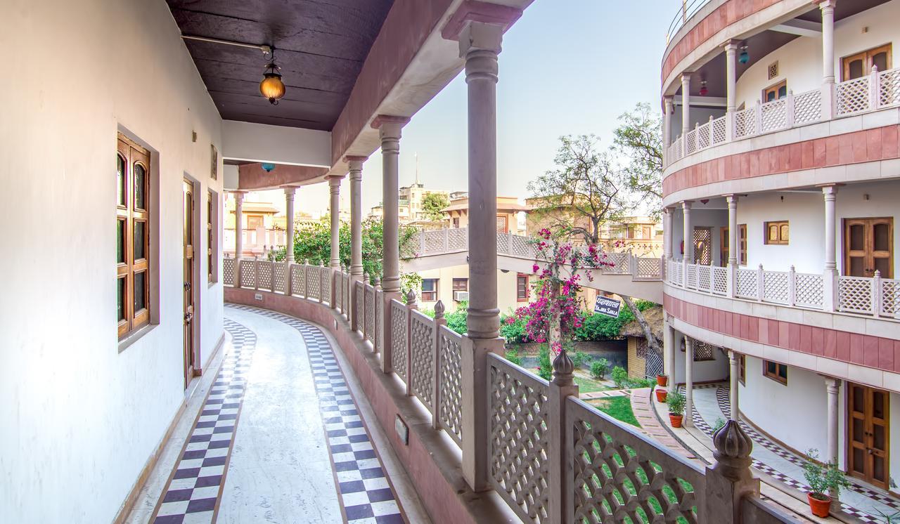 Hotel Bhakti Dhama Vrindāvan Екстериор снимка
