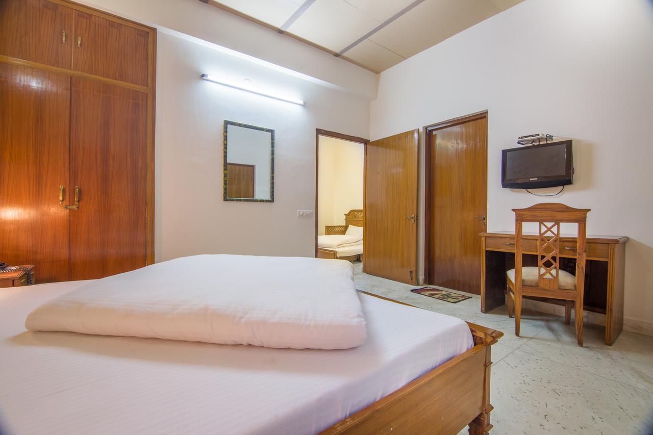 Hotel Bhakti Dhama Vrindāvan Екстериор снимка