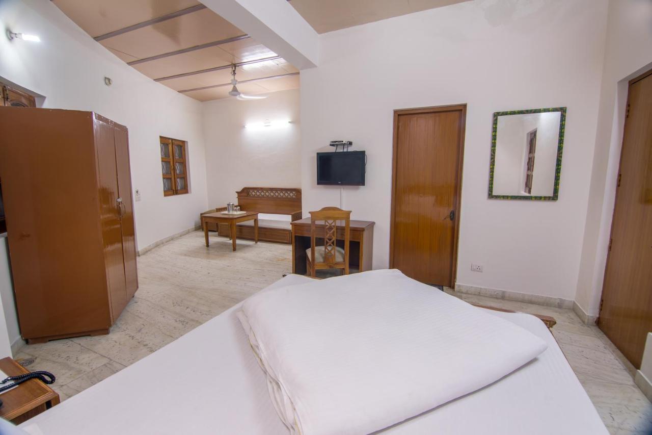 Hotel Bhakti Dhama Vrindāvan Екстериор снимка
